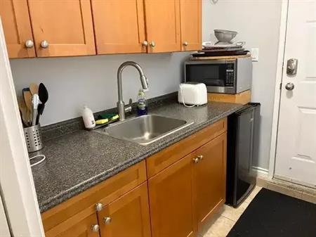 10 MIN WALK TO UVIC- SELF-CONTAINED BACHELOR SUITE IN HOUSE SEPT 1/25 | 2296 HAZELTON PLACE, Victoria
