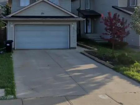 Beautiful 4 Bedroom Home for Rent in Ellerslie (PN1168) | 8714 5 Ave Sw, Edmonton