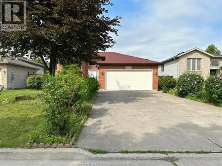 4135 BETTS | 4135 BETTS, LaSalle