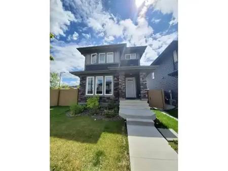 GREAT FAMILY HOME!  3 bedrooms PLUS Den and 2.5 Bath | 3303 Weidle Way Southwest, Edmonton