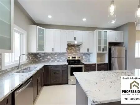 DOUBLE CAR GARAGE!BEAUTIFUL MODERN, STYLISH MAINFLOOR! PRIME AREA KENILWORTH! | 7106 83 Avenue Northwest, Edmonton