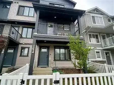 Beautiful 3 Story, End Unit Townhouse in Aster | 1244 Aster Boulevard, Edmonton