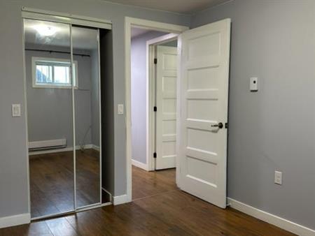 5 1/2 à louer à Laval, 3 chambres / 3 bedrooms for rent in Laval
