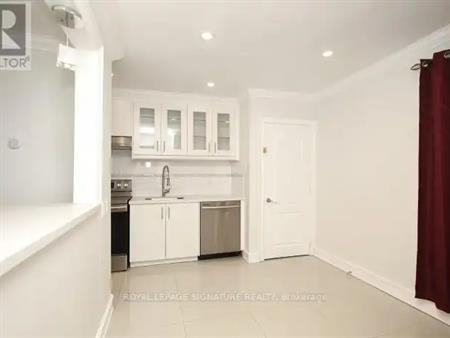 134 SEPTONNE AVENUE | 134 SEPTONNE AVENUE, Newmarket