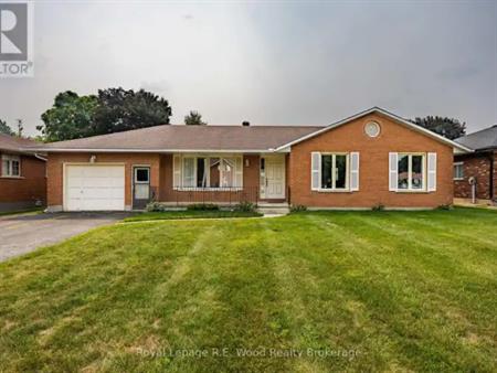 8 ALEXANDER AVENUE | 8 ALEXANDER AVENUE, Tillsonburg