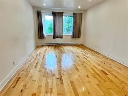3 CH - 1 SDB - Montreal - $2,400 /mo