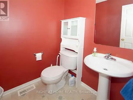 37 BARNSTONE DRIVE | 37 BARNSTONE DRIVE, Ottawa