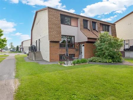 14B Woodvale: 3 Bedroom Townhouse (Nepean) | 14 Woodvale Green, Ottawa