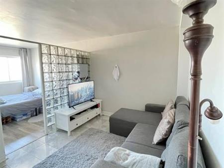 Joli 3 ½ tout inclus meublé au centre-ville de Sherbrooke - Septembre