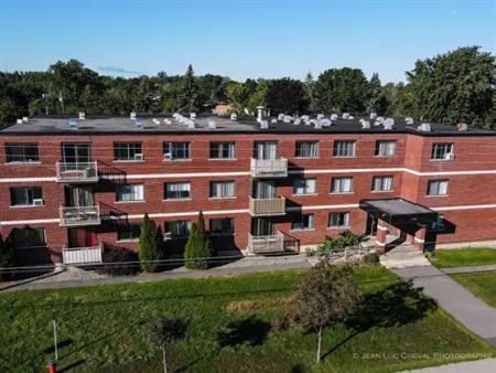 1080-1100 Boulevard de Montarville | 1080 Boulevard de Montarville, Boucherville