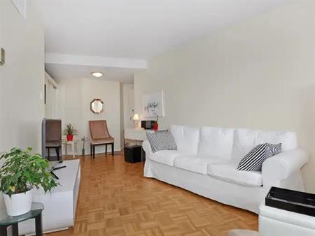 1 bedroom 1 bath on Beach Ave | 1011 Beach Avenue, Vancouver