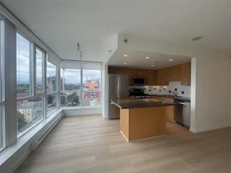 Recently Renovated Corner Suite at The Brighton – Downtown Vancouver Living | 1002 - 120 Milross Avenue, Vancouver