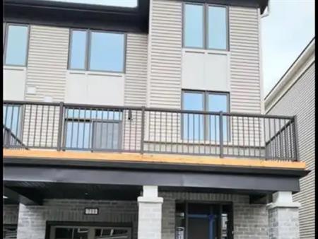 711 HYDRUS PRIVATE | 711 HYDRUS PRIVATE, Ottawa