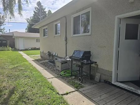 2 bdrm basement suite ideallylocated quiet area close to all amenities | 5704 90 Avenue Northwest, Edmonton