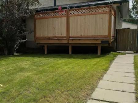 Half duplex upper unit incl ALL UTILITIES, insuite laundry, single garage & AC | Calgary