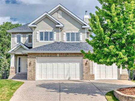 *THE* Greatest Location +Pet Friendly +So Much Space +Privacy: HERITAGE POINTE | Calgary