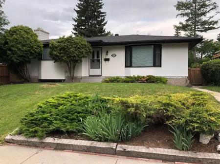 Charming 3 BR House in Varsity - Available Immediately! | 4512 Viscount Drive Northwest, Calgary