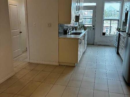 Appartement 4 1/2 , dans la petite Italie