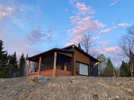 CITQ 310281 Chalet de la rivière en montagne étoilé