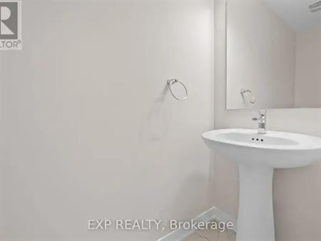 618 PARNIAN PRIVATE | 618 PARNIAN PRIVATE, Ottawa