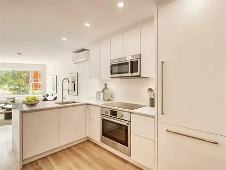 10 Rosemount Avenue | 10 Rosemount Avenue, Westmount