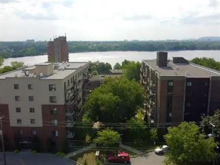 1750 Boulevard Levesque E | 1750 Boulevard Lévesque Est, Laval