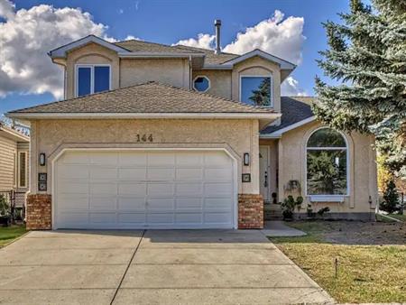 5-Bedroom+Den Upgraded Corner House with New SS Appliances | Calgary