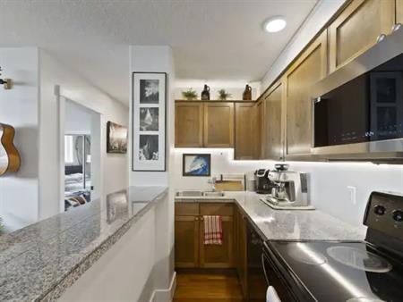 FULLY Furnished, 1-Bed Condo in the Beltline | 101 - 1029 14 Ave SW, Calgary
