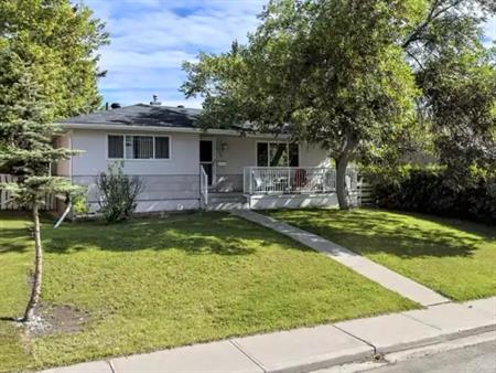 Beautiful two bedroom main floor | 4508 8 Avenue Southwest, Calgary