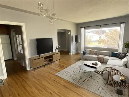 BRIGHT LARGE 3 BEDROOM INNER-CITY (RENFREW) HOME | 1112 Child Ave NE, Calgary