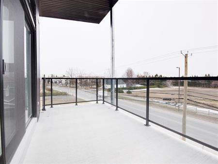 Condo à louer (cessation de bail) 4 1/2 + bureau