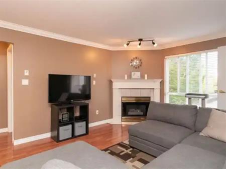 MONTEREY GRANDE Bright Suite! | 20200 54A Avenue, Langley