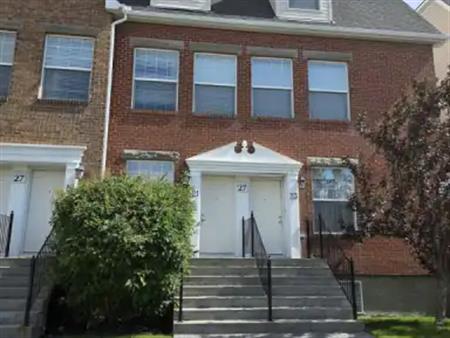 EXCELLENT LOCATION! 3-Bedroom Townhouse located in SPRINGBANK HILL SW | 21 - 27 Springborough Boulevard Southwest, Calgary