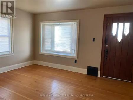 12 LINCOLN AVENUE | 12 LINCOLN AVENUE, St. Catharines
