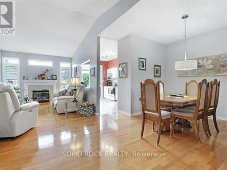 561 CHAPEL PARK PRIVATE | 561 CHAPEL PARK PRIVATE, Ottawa