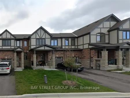 3 NESS DRIVE | 3 NESS DRIVE, Richmond Hill