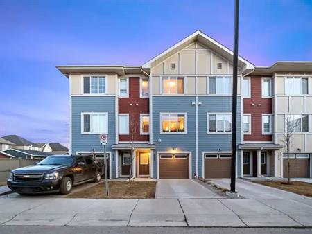 Location, Location, Location...... 2 Bedroom townhouse in Mahogany | 233 Marquis Lane Southeast, Calgary