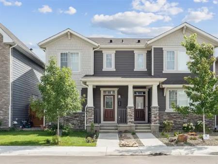 Executive style full size Duplex with attached double garage in new condition | 296 Yorkville Road Southwest, Calgary