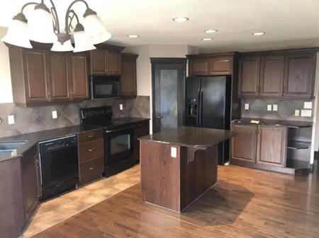 3 bedroom plus bonus room detached house for rent | Calgary