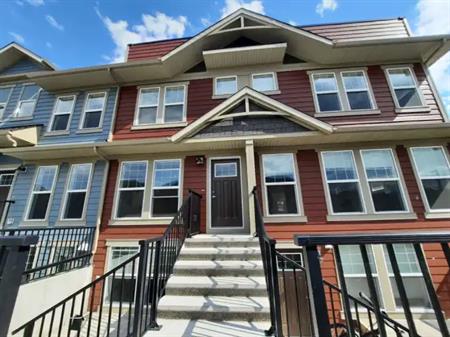 BEAUTIFUL, 2-bedroom, 2 1/2-bathroom townhouse in Riverstone | 351 Cranbrook Square Southeast, Calgary