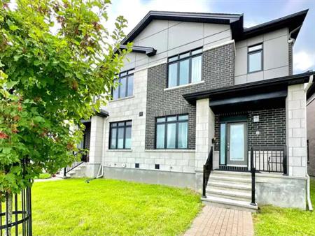 608 Mikinak Rd | 608 Mikinak Rd, Ottawa
