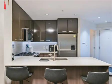 FULLY FURNISHED 1 bedroom + den downtown with impeccable accessibility | 510 Edmonton Trail, Calgary