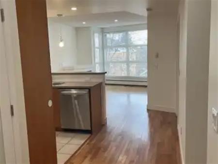Modern newly renovated cozy two bedroom (small bedroom/den), parking | 348 - 315 24 Ave SW, Calgary