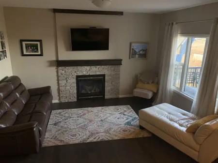 Hawks Ridge beautiful 3 bedroom plus den for rent | 2014 Redtail Common Northwest, Edmonton