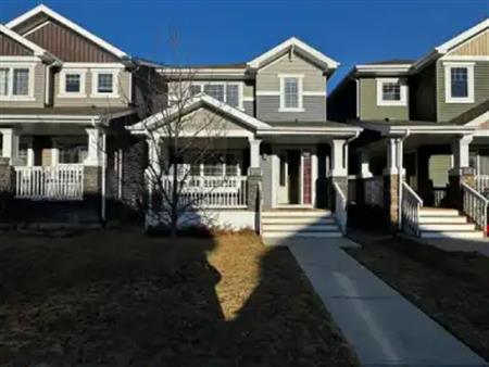 Single Lane Family home in GlennRidding Heights | 1719 167 Street Southwest, Edmonton