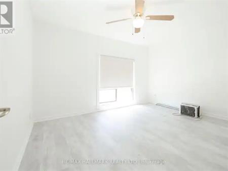 2 - 37 HOLLAND STREET W | 2 - 37 HOLLAND STREET W, Bradford West Gwillimbury