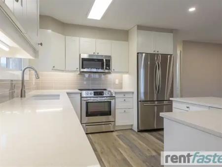 KILLARNEY, RECENT LUXURY RENO, LARGE, BRIGHT 2 BR, PLUS DEN1.5 BATH, | 2039 30 Street SW, Calgary
