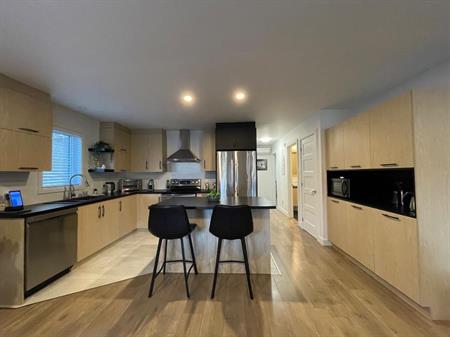Appartement style condo 4 1/2 rez-de-chaussée avec électros ménagers