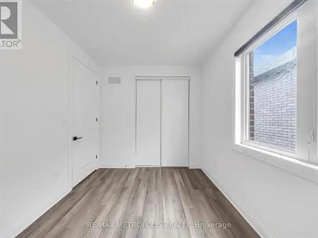3070 SIDELINE 16 | 3070 SIDELINE 16, Pickering