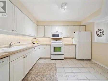 203 - 85 WELLINGTON STREET W | 203 - 85 WELLINGTON STREET W, Aurora